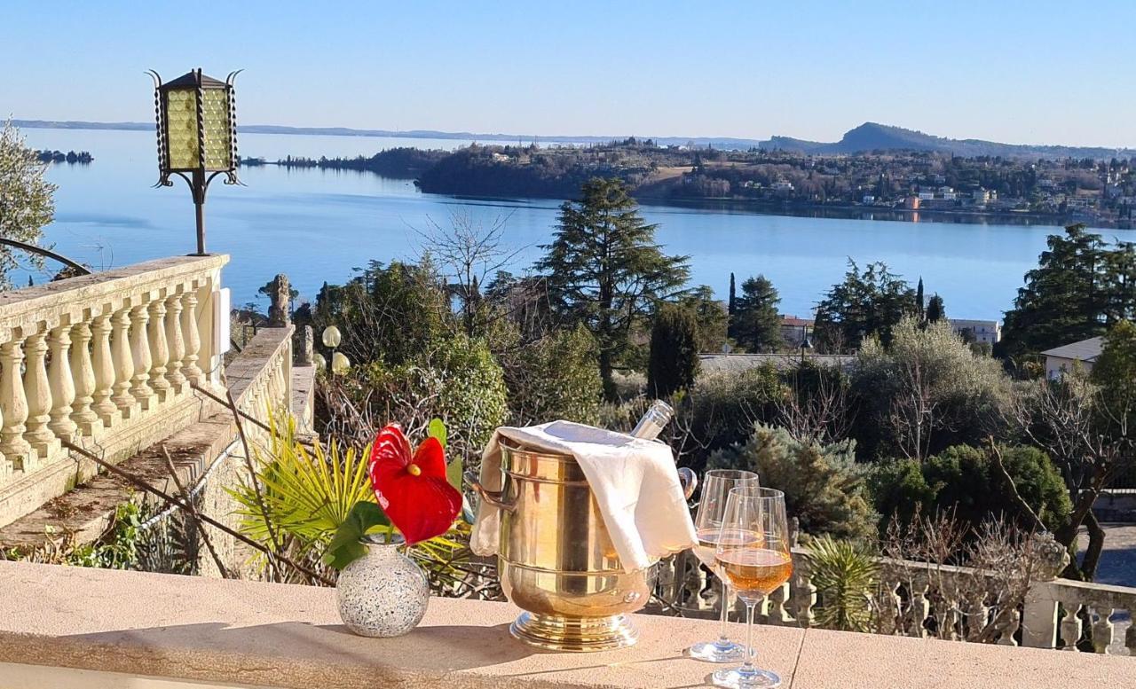 Camera Queen Superior con Balcone e Vista Lago
