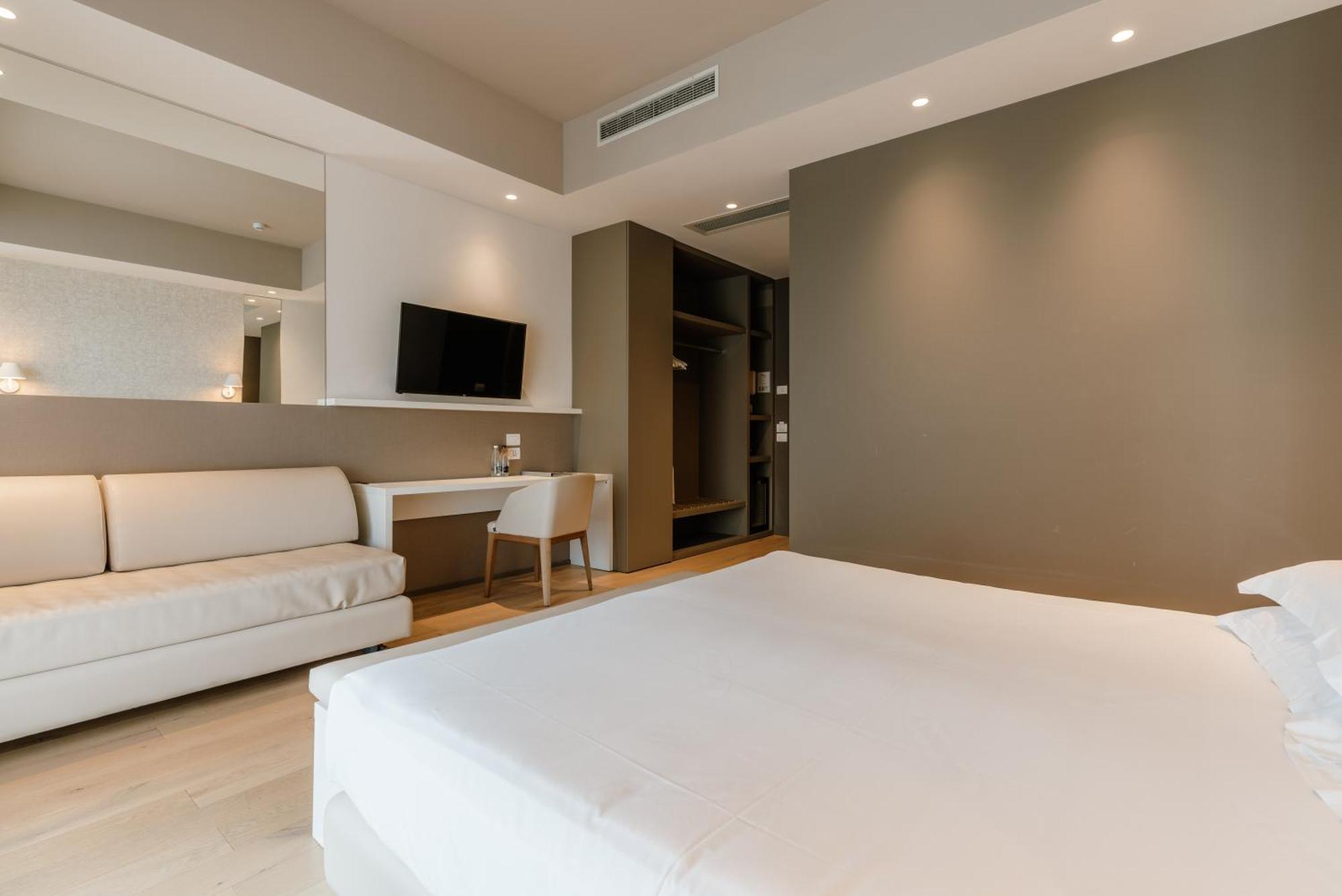 Superior Triple Room Lake View