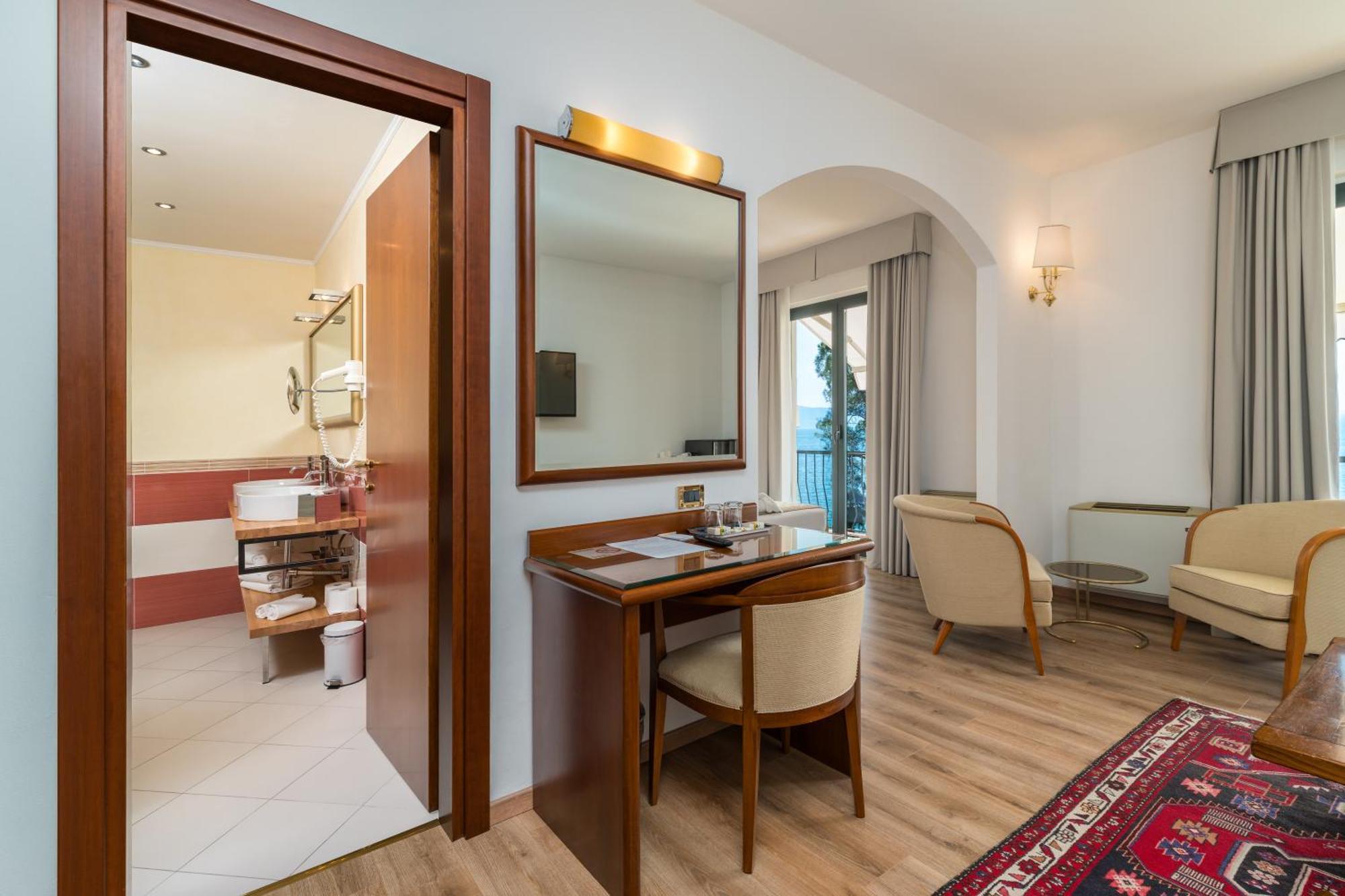 Junior Suite Lake View